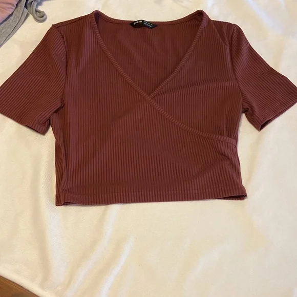 DEAL $$ Crop Tops XS 10 (TEN)Crop Tops DEAL $$ - Picture 5 of 12